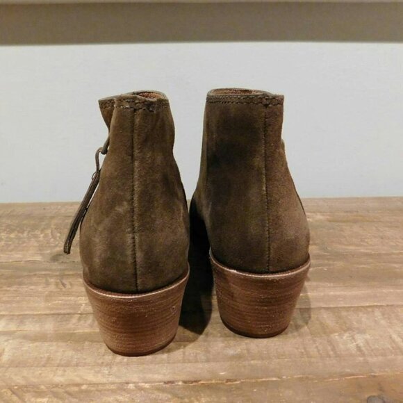 Madewell The Janice Boot in Suede Darkest Olive - Picture 2 of 4